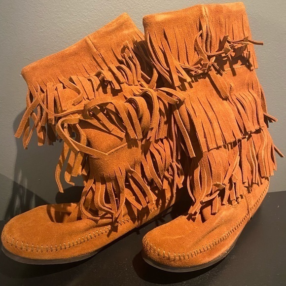 Minnetonka Moccasins Layer Fringe boots